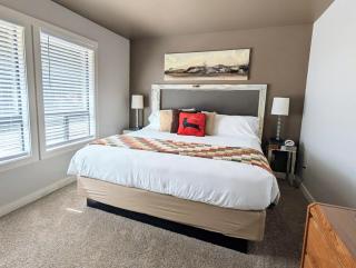 Lakeside Park Retreat Patio, Grill, Kitchen, AC - 6