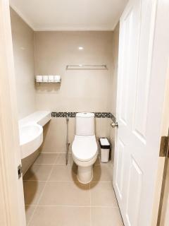 Riverside 1BR Condo with Pool Gym Near Boat Taxi - 4
