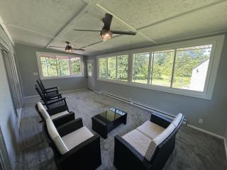 Private Acreage Family-Friendly Home Near Airport - 8