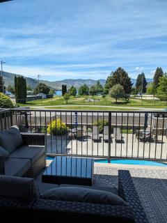 Downtown Retreat Walkable, LAKE & Mountain VIEWS - 4