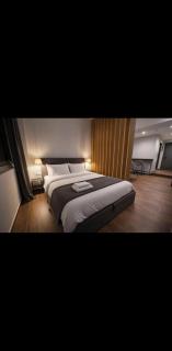 Piraeus Port Suites Luxury No3 - 2