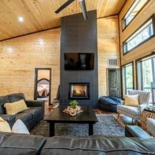 THE HAPPIEST PLACE-Luxury pet-friendly Broken Bow cabin with hot tub & fire pit - 7