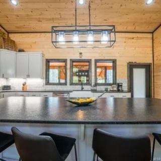 THE HAPPIEST PLACE-Luxury pet-friendly Broken Bow cabin with hot tub & fire pit - 3