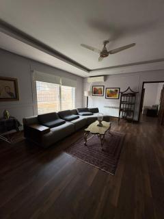 4-Bedroom luxury And Family friendly home - 9