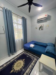Laman Biru Azalea - 6