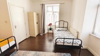 3BR 2bathroom Family Apartment 1 Min to North Wembley Station - 2