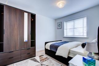 BLOOM 4 Bedroom Home - Free Parking - 1