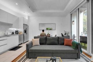 Minimalist Luxe Chic 1BR Suite Gym - 5