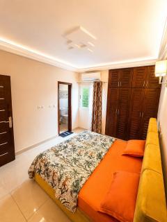 Chic & Cozy Apartment with Wi-Fi - 7