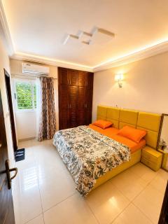 Chic & Cozy Apartment with Wi-Fi - 3