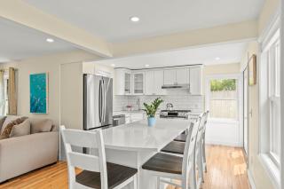 Modern Dog-Friendly Cape Cod Cottage Near Beaches - 8