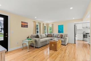 Modern Dog-Friendly Cape Cod Cottage Near Beaches - 7