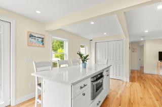 Modern Dog-Friendly Cape Cod Cottage Near Beaches - 5