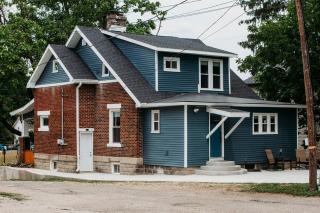 Spacious 4BR Duplex - WiFi & A/C - 9