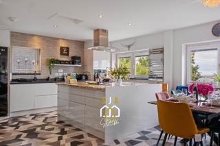 Seagales House - SJA Stays - 5 Bed House - 1