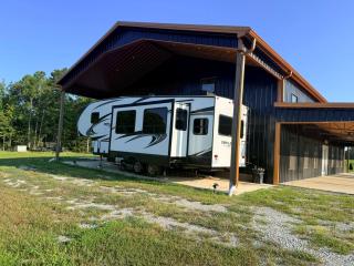 Barntique at Glendale Lake Glamping - 0