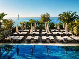 Grand Hotel Des Sablettes Plage, Curio Collection By Hilton - 9