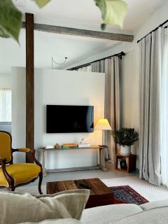 Garden Cottage with King Bed and Espresso - 6