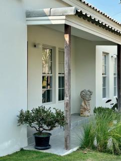 Garden Cottage with King Bed and Espresso - 5