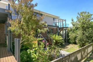 Boston Beach House - BYO Linen - Lorne - 0
