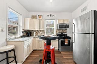 Charming One Bed with Office near Chicago - 2