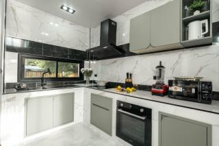 Luxurious 1BR Villa in Central Location with AC - 6