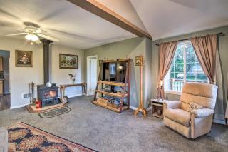 Coos Bay Farmhouse Near Ocean, Pet-Friendly - 3