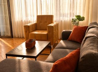 Spacious Central Apartment - 0