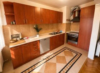 Spacious Central Apartment - 7