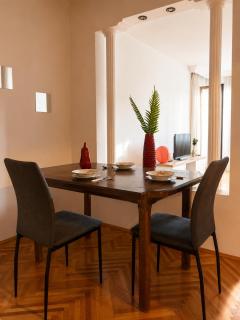 Spacious Central Apartment - 2