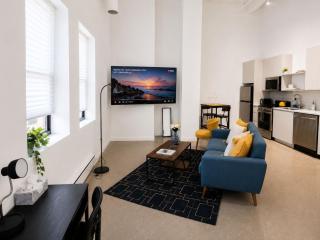 Regal Stylish Uptown Loft Beachfront RooftopWFHGym - 9