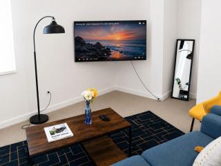 Regal Stylish Uptown Loft Beachfront RooftopWFHGym - 1