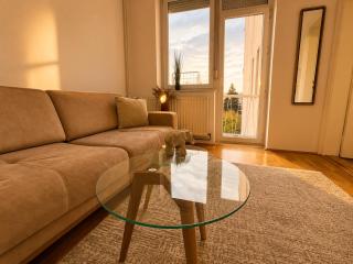 Downtown Sheshi Apartment - 3