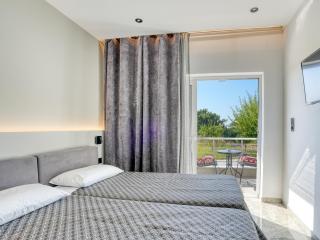 Bill & Mike Apartments - 0