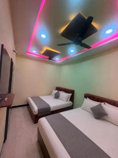 The Jayroop Hotel - 8