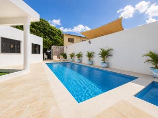 Villa 14 huéspedes - Piscina, jacuzzi y jardín privado - 15 min aereopuerto y playa - 9