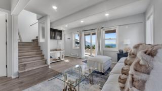 Adorable nautical-themed home with a private hot tub & ocean views - 7