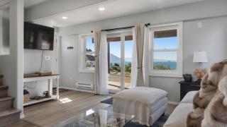 Adorable nautical-themed home with a private hot tub & ocean views - 2