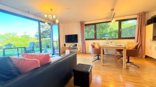 Panorama-Übernachtungen - 4 Sterne DTV - eigene Terrasse mit Garten - Infrarot-Sauna mit Dampfbad - 2