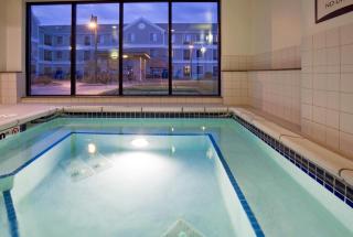 Staybridge Suites Milwaukee West-Oconomowoc by IHG - 9