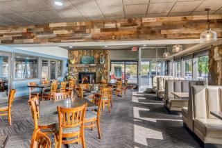 Holiday Inn Detroit Lakes - Lakefront by IHG - 6