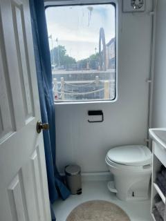 Unique houseboat with large rooftop terrace in central Gothenburg - 3
