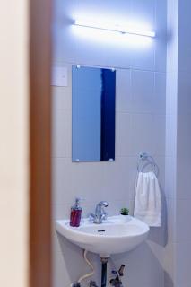 Spacious Modern Boho Gem by Hauz Khas Fort & Lake - 9
