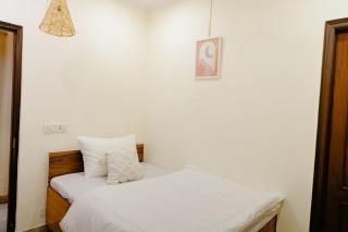 Spacious Modern Boho Gem by Hauz Khas Fort & Lake - 8