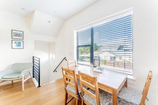 East Downtown 3BR Condo w Fast WiFi and Sleeps 8 - 2