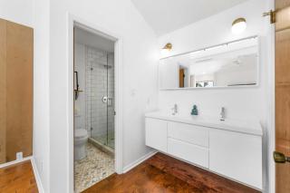 Close to Domain DT Shopping Chic & Serene 3BR - 6
