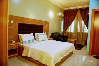 Dinam hotel and suites - 0