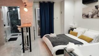 Romantic Jacuzzi Suite near Acropolis - 180m Metro - Athen - 2