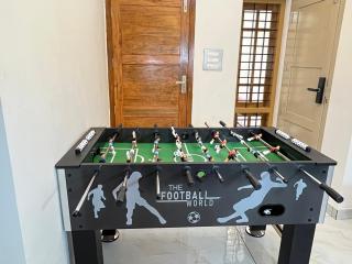 VAR Jade Haus 1 AC 3BHK 5 Min to Beach Foosball - 8