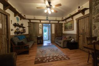 The Prancing Pony Guest House at Edendell - 5